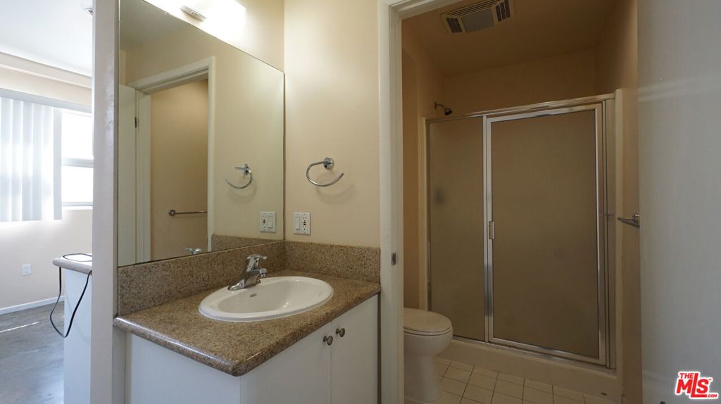 922 W 23rd Street 201 Property Photo 6
