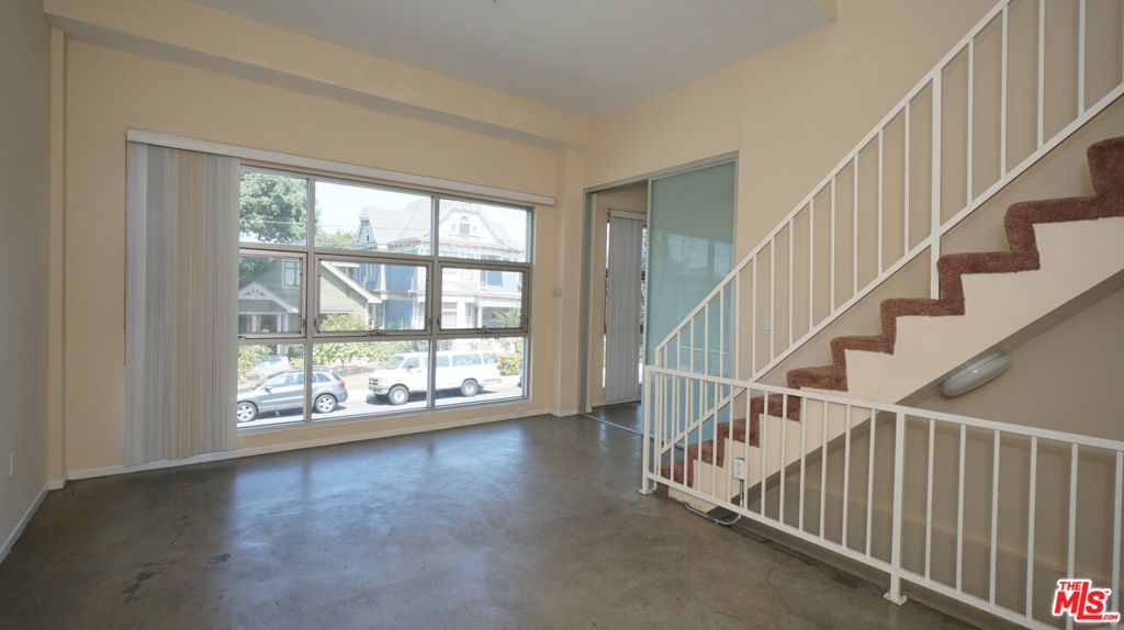 922 W 23rd Street 201 Property Photo 7