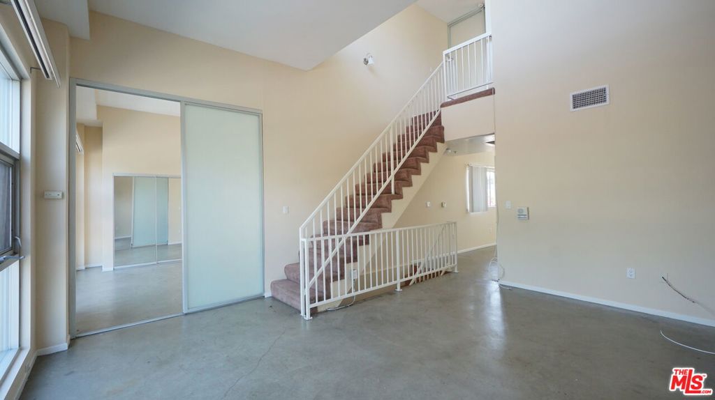 922 W 23rd Street 201 Property Photo 8