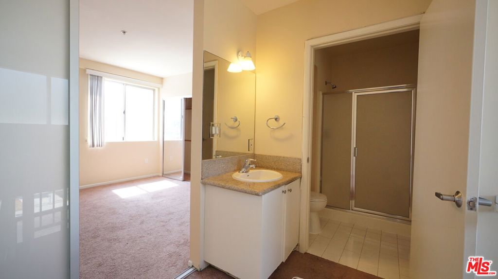 922 W 23rd Street 201 Property Photo 11