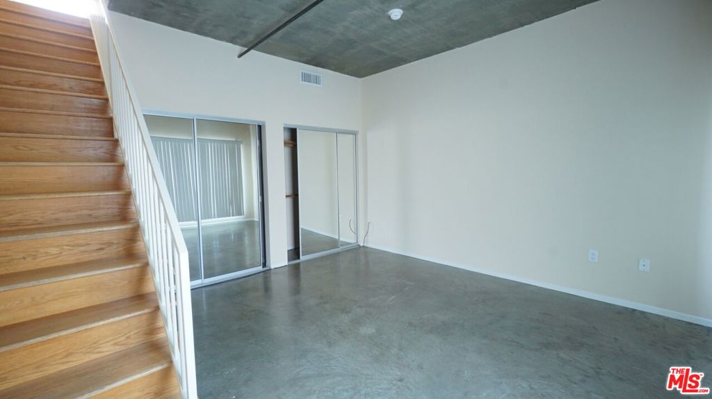 922 W 23rd Street 201 Property Photo 13