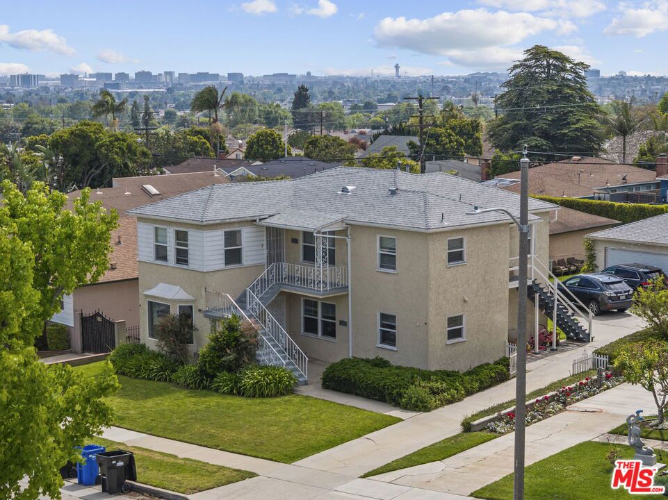 6111 S Fairfax Avenue Property Photo