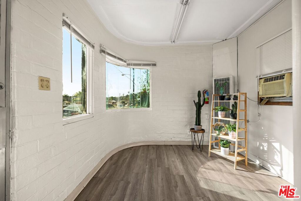 6117 York Boulevard Property Photo 4