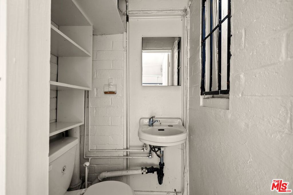 6117 York Boulevard Property Photo 7