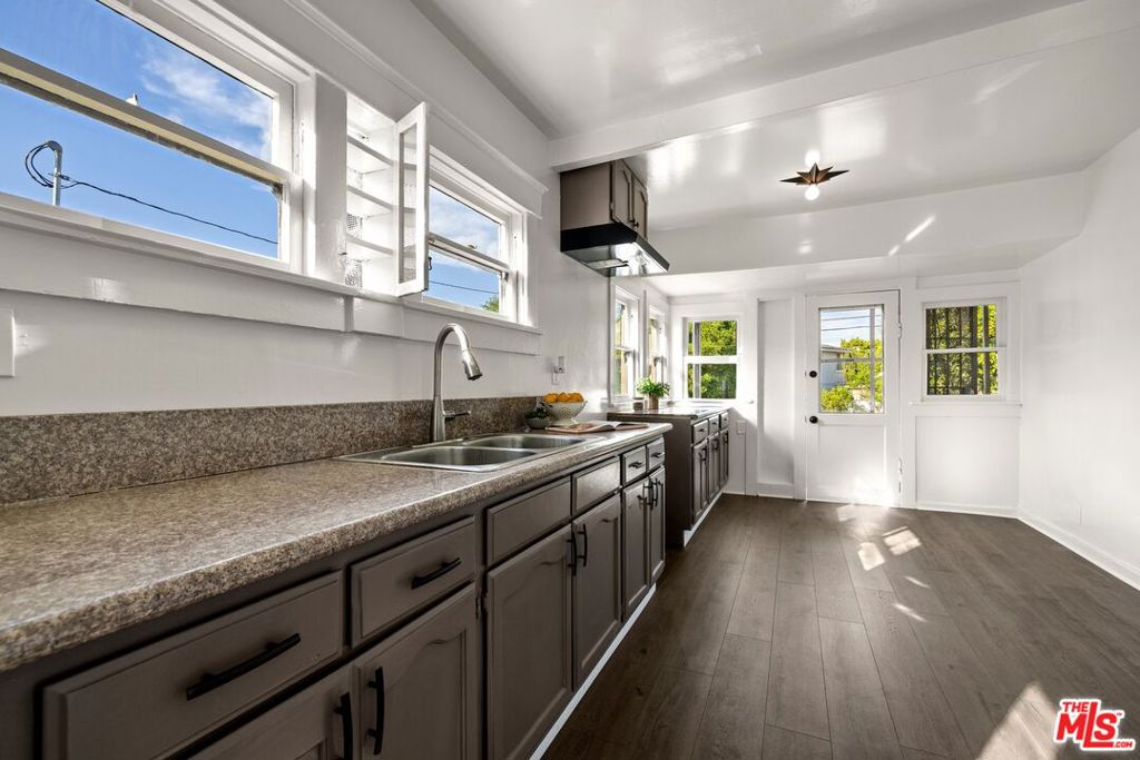 6117 York Boulevard Property Photo 13