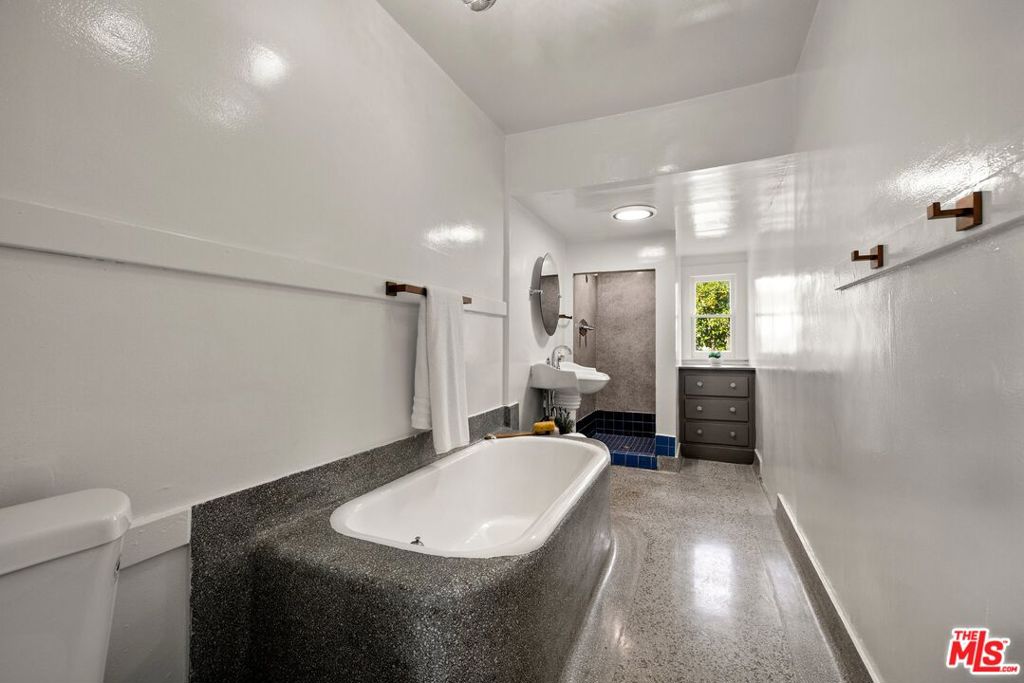 6117 York Boulevard Property Photo 17