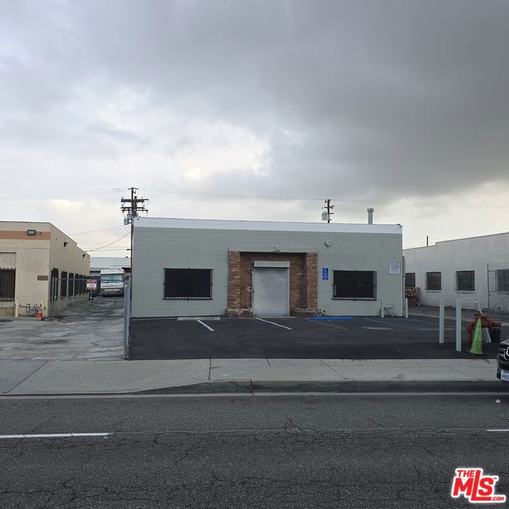 455 E Alondra Boulevard Property Photo 1