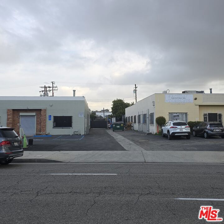 455 E Alondra Boulevard Property Photo 6