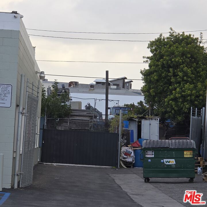 455 E Alondra Boulevard Property Photo 10