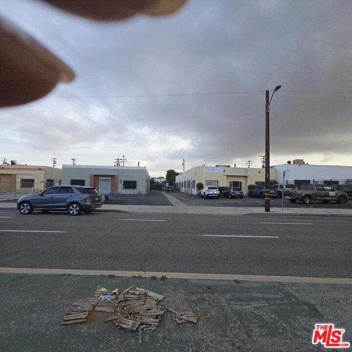455 E Alondra Boulevard Property Photo 11