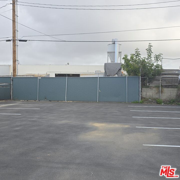 455 E Alondra Boulevard Property Photo 20