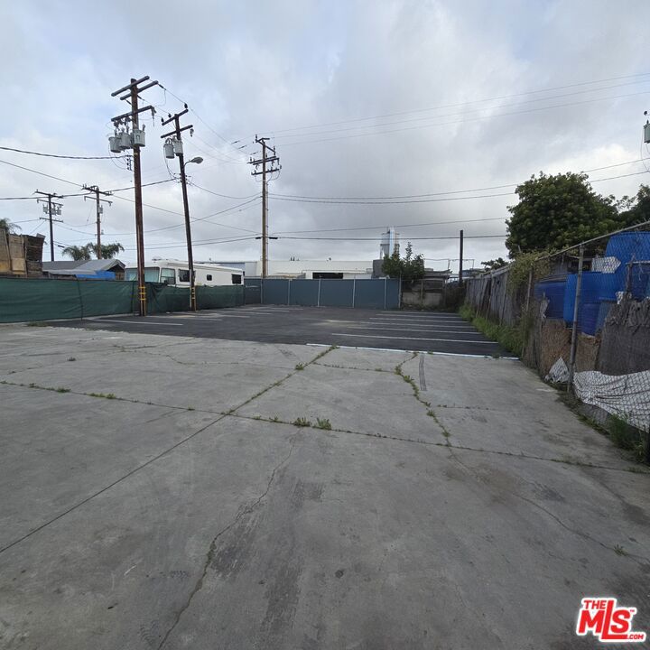 455 E Alondra Boulevard Property Photo 21