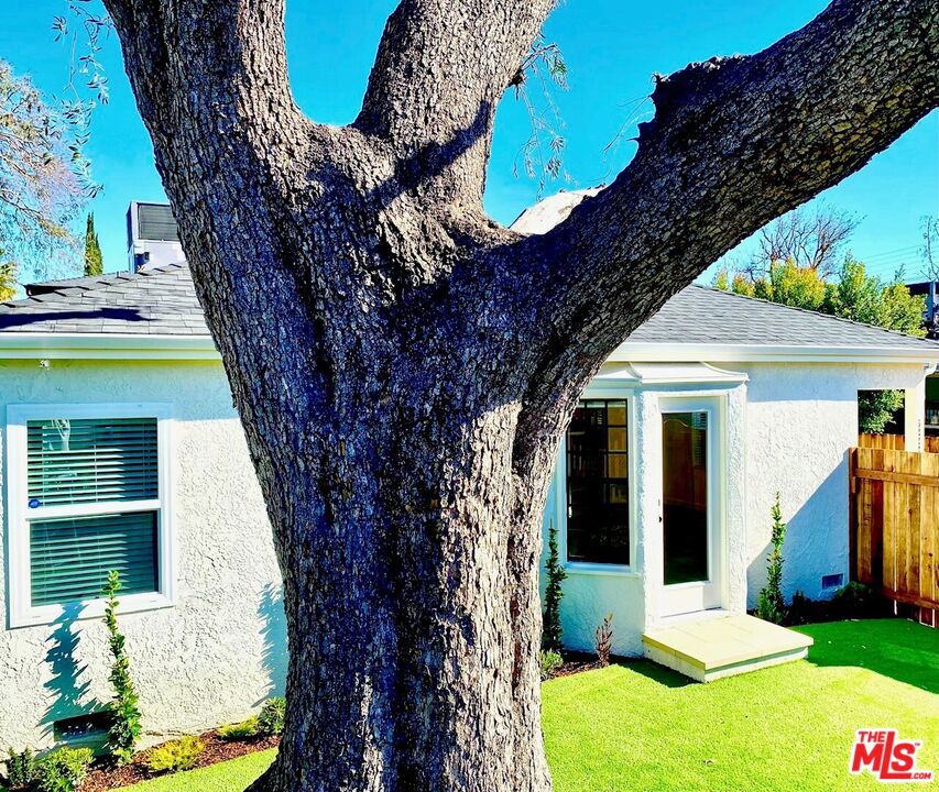 5220 5222 Whitsett Avenue Property Photo