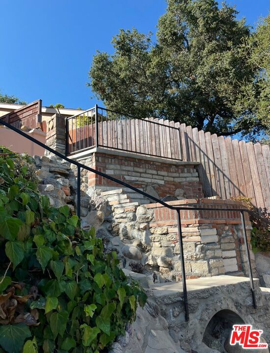 651 Erskine Drive Property Photo 4