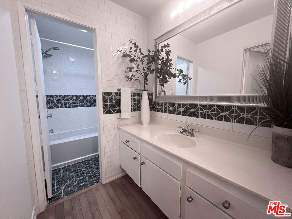 11645 Montana Avenue 102 Property Photo 19