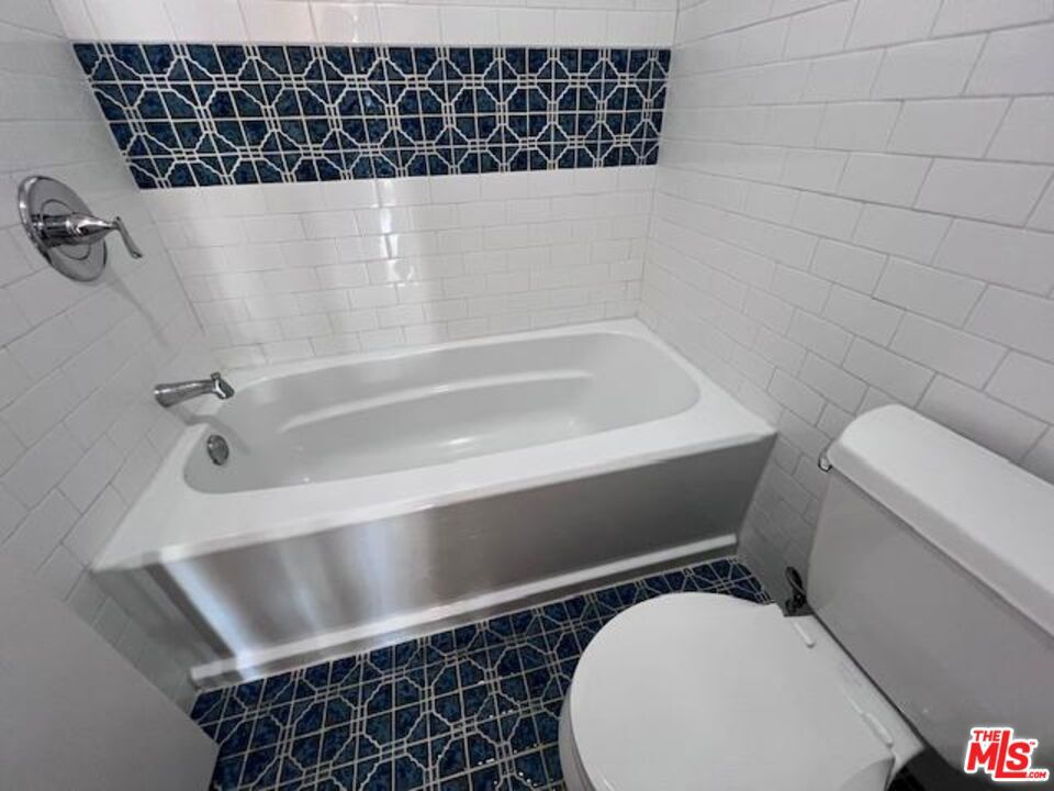 11645 Montana Avenue 102 Property Photo 23