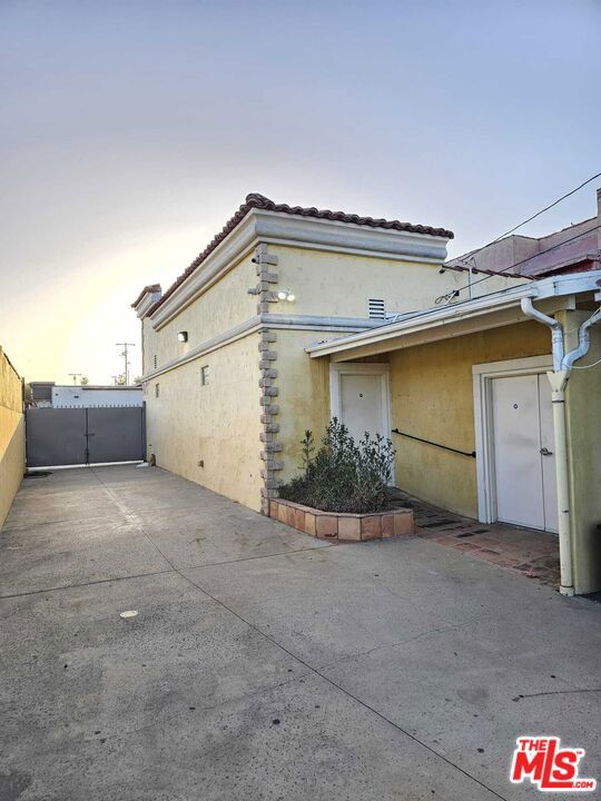 6628 Lankershim Boulevard Property Photo 2