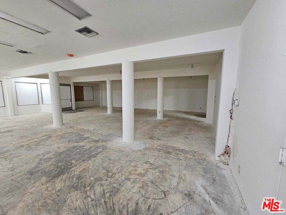 6628 Lankershim Boulevard Property Photo 3