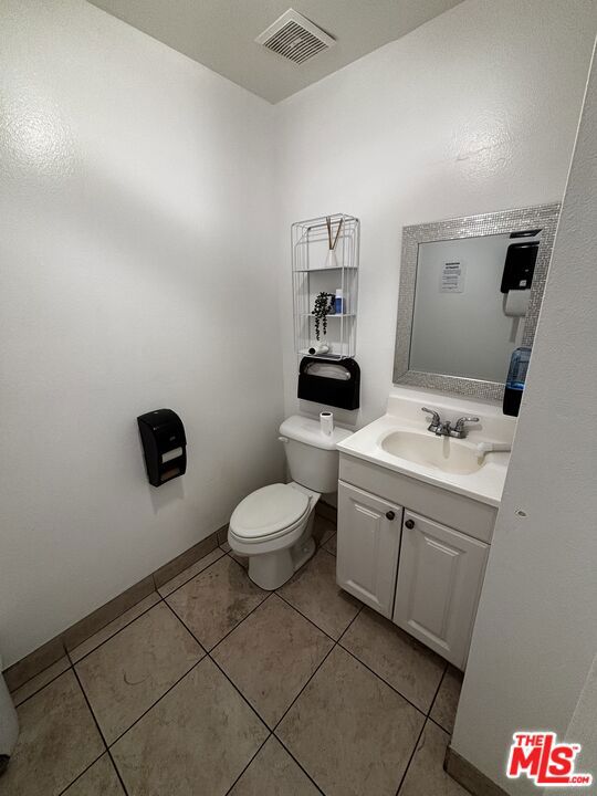 6656 Valjean Avenue Property Photo 8