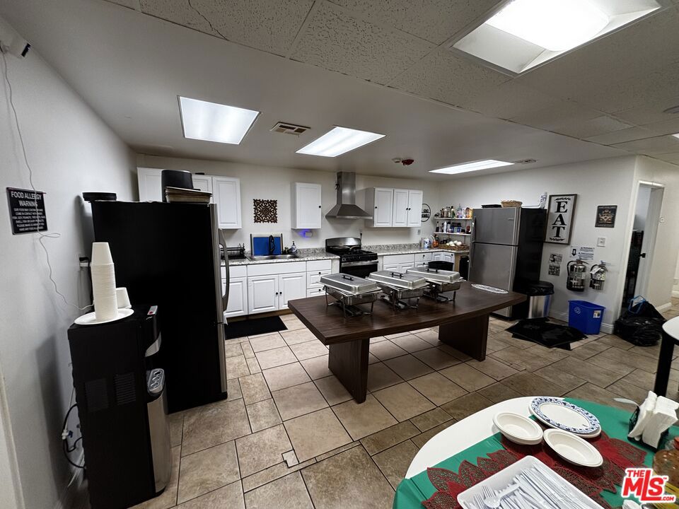 6656 Valjean Avenue Property Photo 15