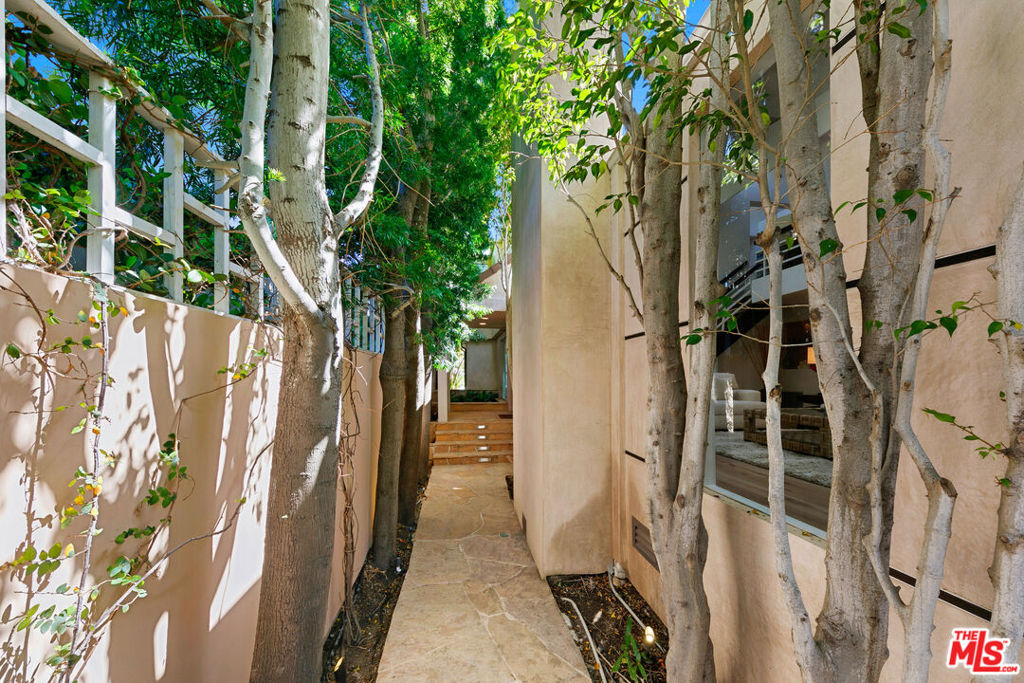31522 Broad Beach Road Property Photo 4