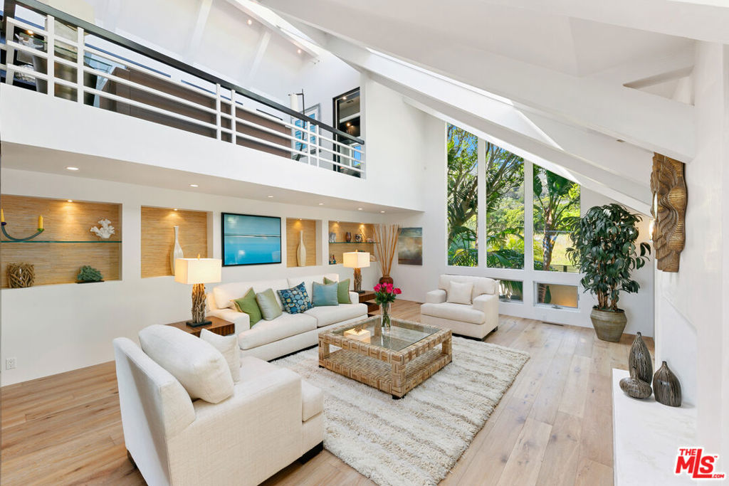 31522 Broad Beach Road Property Photo 5