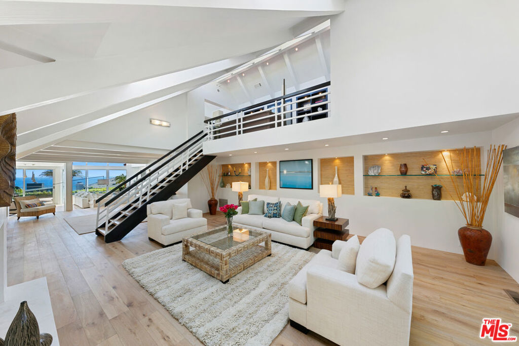 31522 Broad Beach Road Property Photo 8