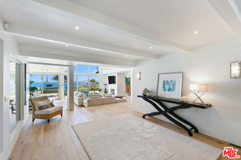 31522 Broad Beach Road Property Photo 9