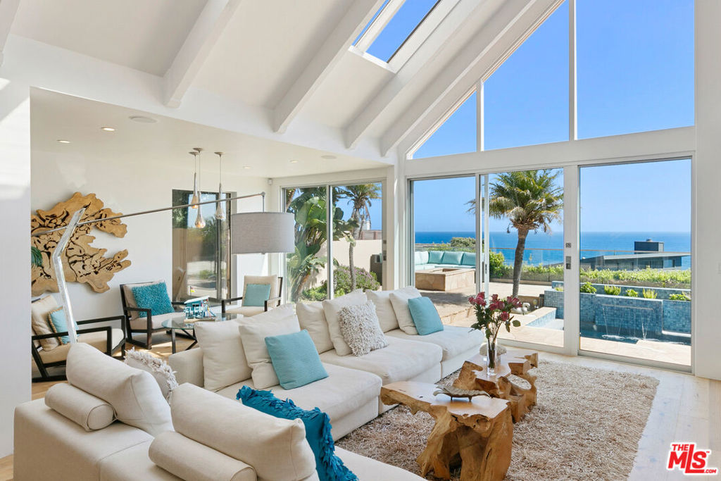 31522 Broad Beach Road Property Photo 11