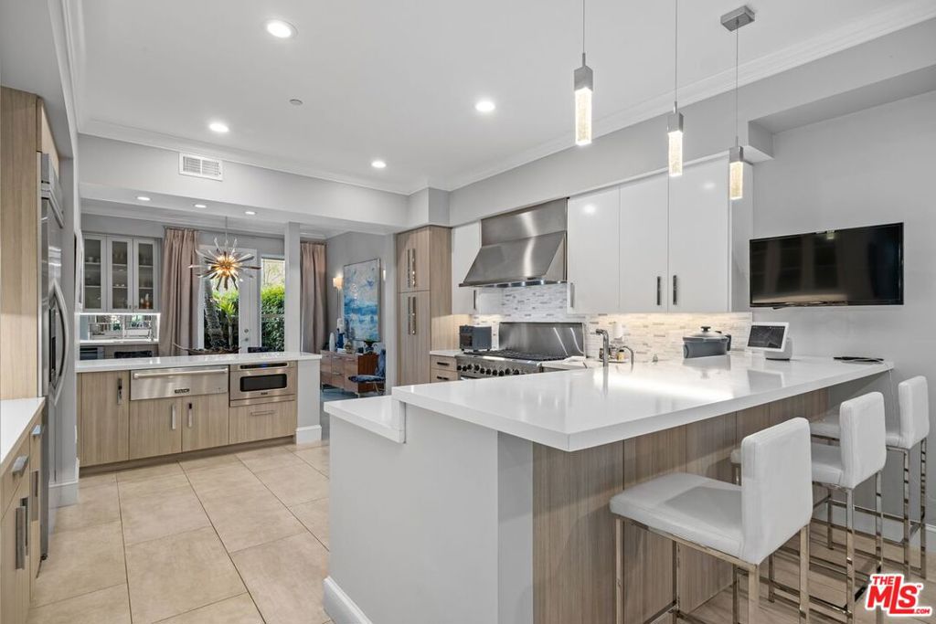 6099 S Seabluff Drive Property Photo 1