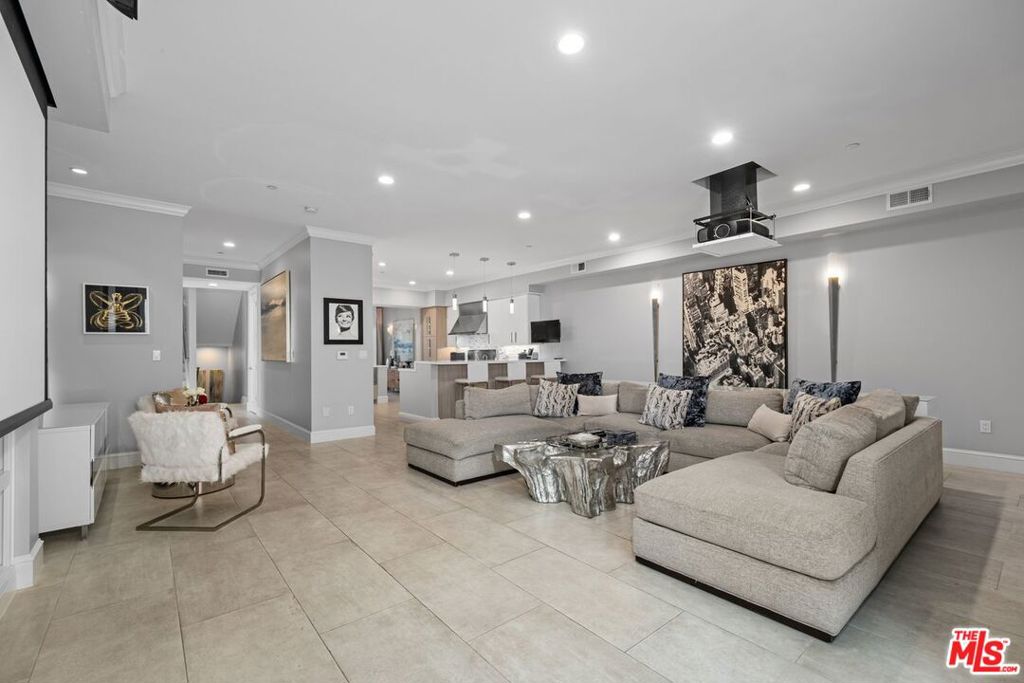 6099 S Seabluff Drive Property Photo 3