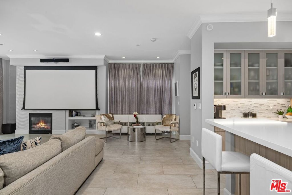 6099 S Seabluff Drive Property Photo 5