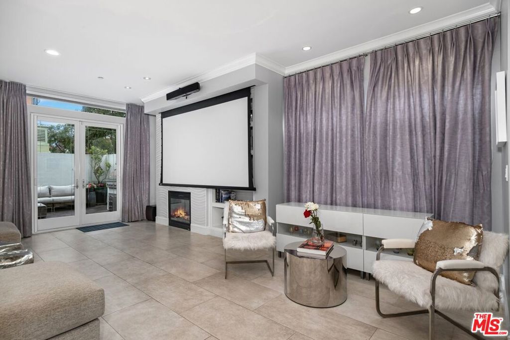 6099 S Seabluff Drive Property Photo 6