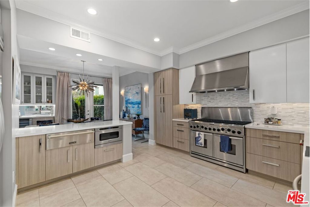 6099 S Seabluff Drive Property Photo 7