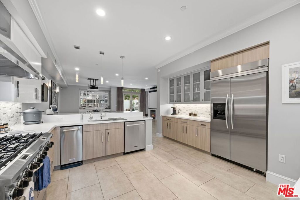 6099 S Seabluff Drive Property Photo 10