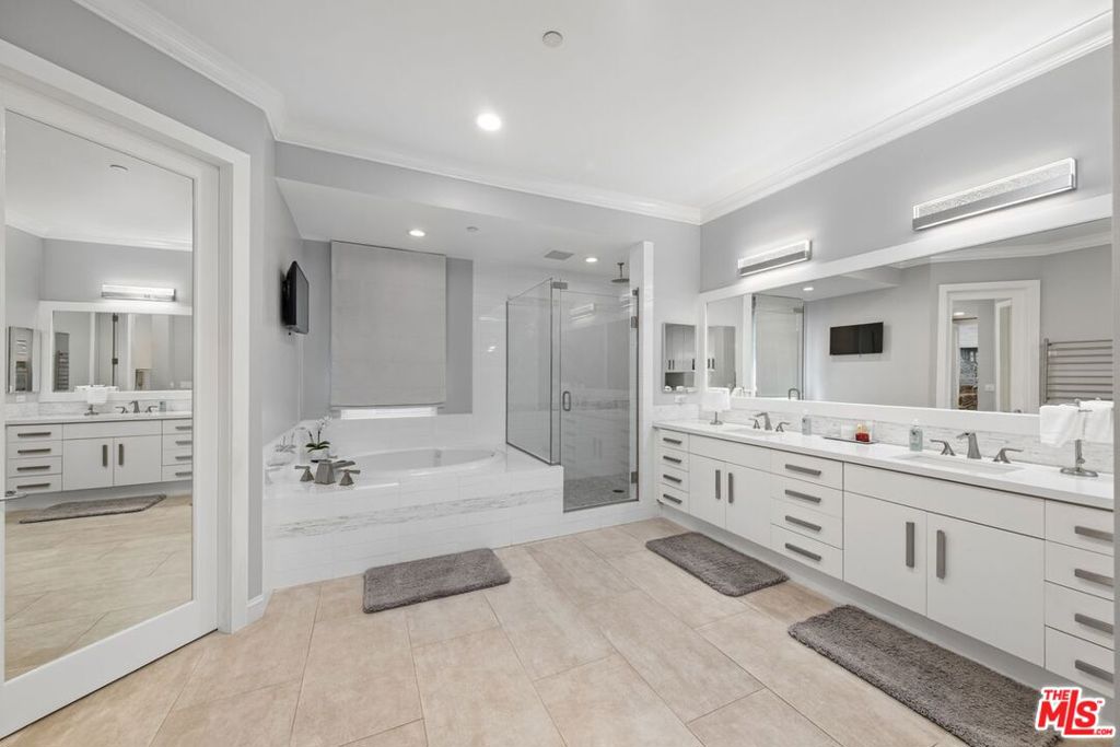 6099 S Seabluff Drive Property Photo 24