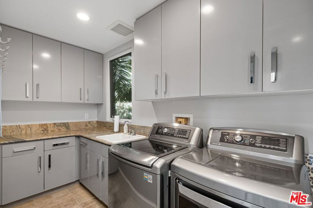 6099 S Seabluff Drive Property Photo 28