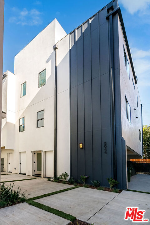 5044 Laurel Canyon Boulevard 2 Property Photo