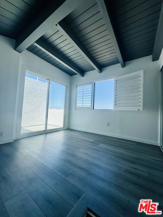 14 Mast Street Property Photo 9
