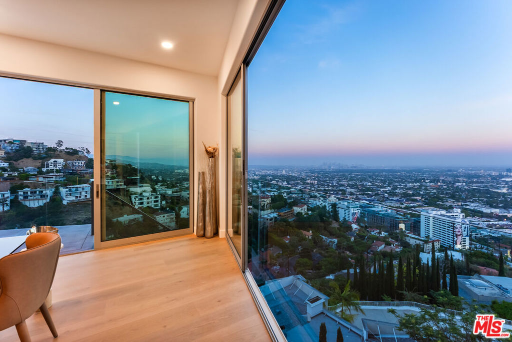 8654 Hollywood Boulevard Property Photo 3