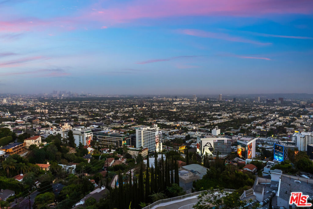 8654 Hollywood Boulevard Property Photo 4