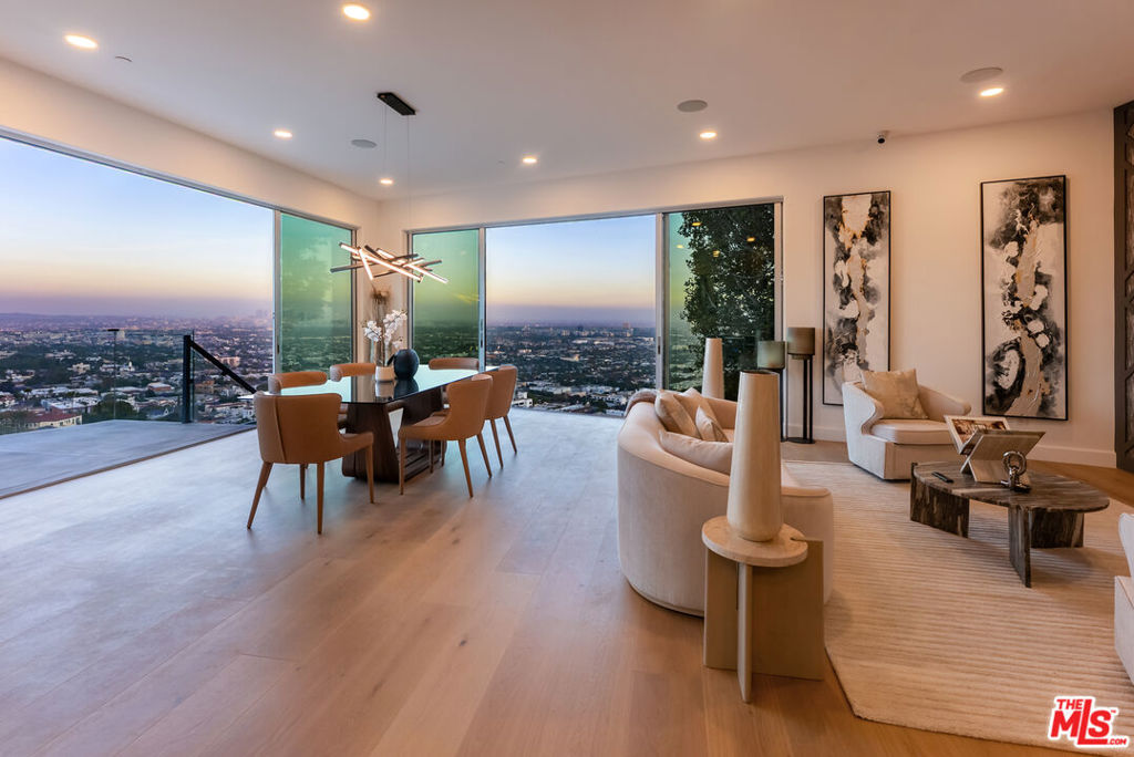 8654 Hollywood Boulevard Property Photo 5