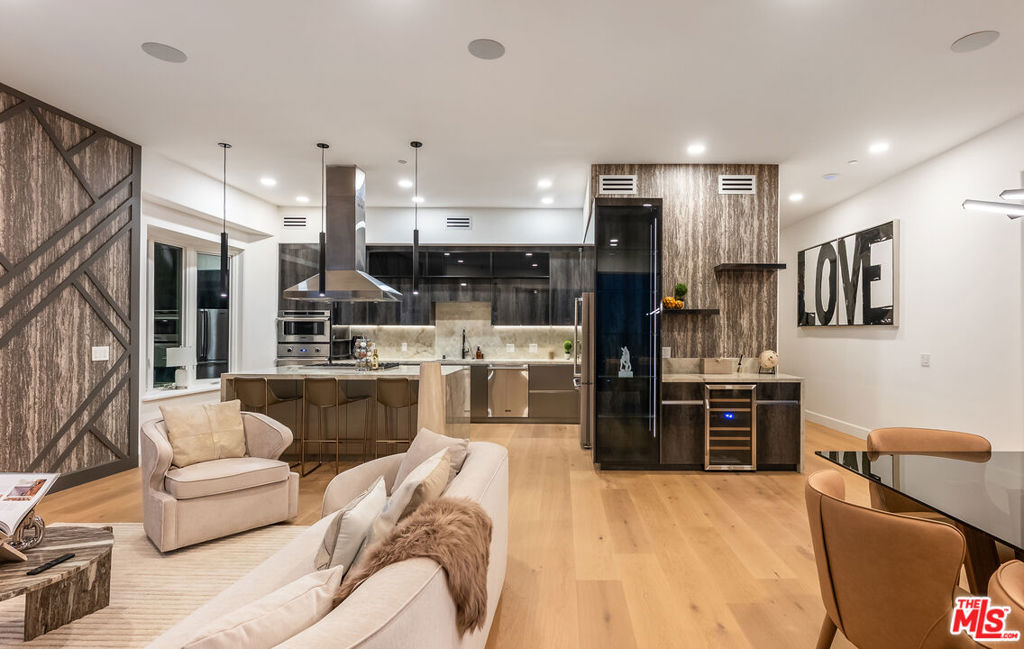 8654 Hollywood Boulevard Property Photo 6