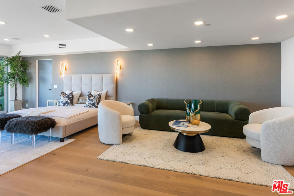 8654 Hollywood Boulevard Property Photo 16
