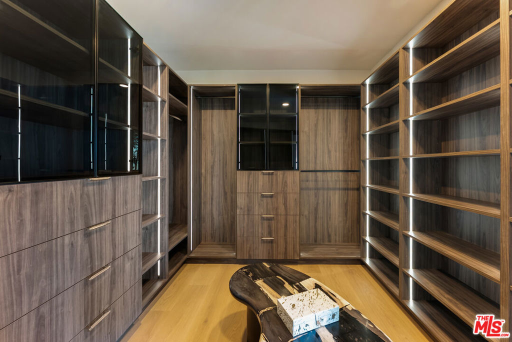 8654 Hollywood Boulevard Property Photo 18