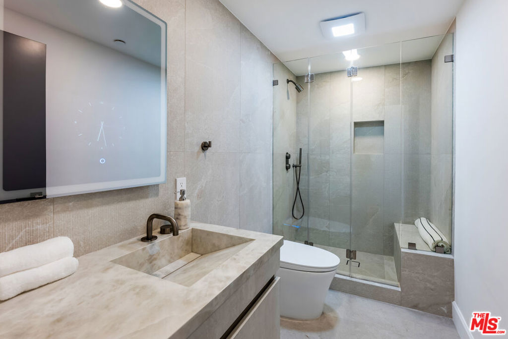 8654 Hollywood Boulevard Property Photo 22