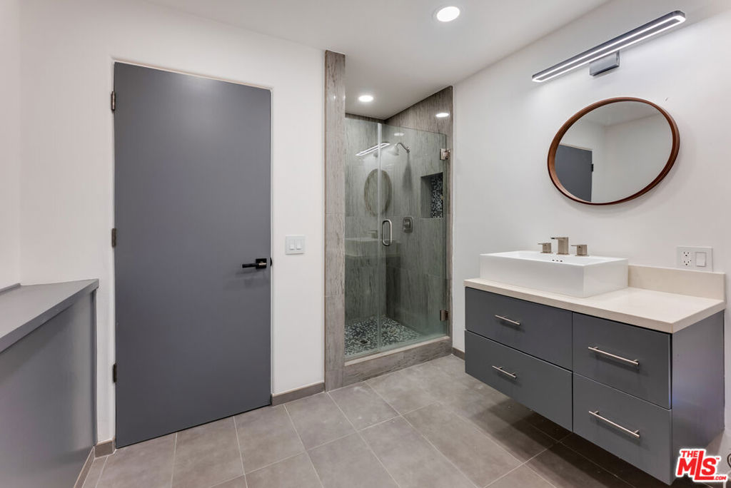 8654 Hollywood Boulevard Property Photo 28