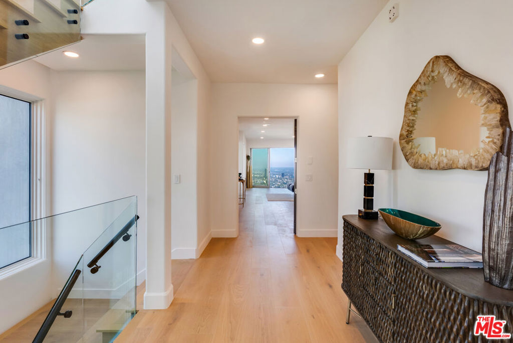 8654 Hollywood Boulevard Property Photo 29