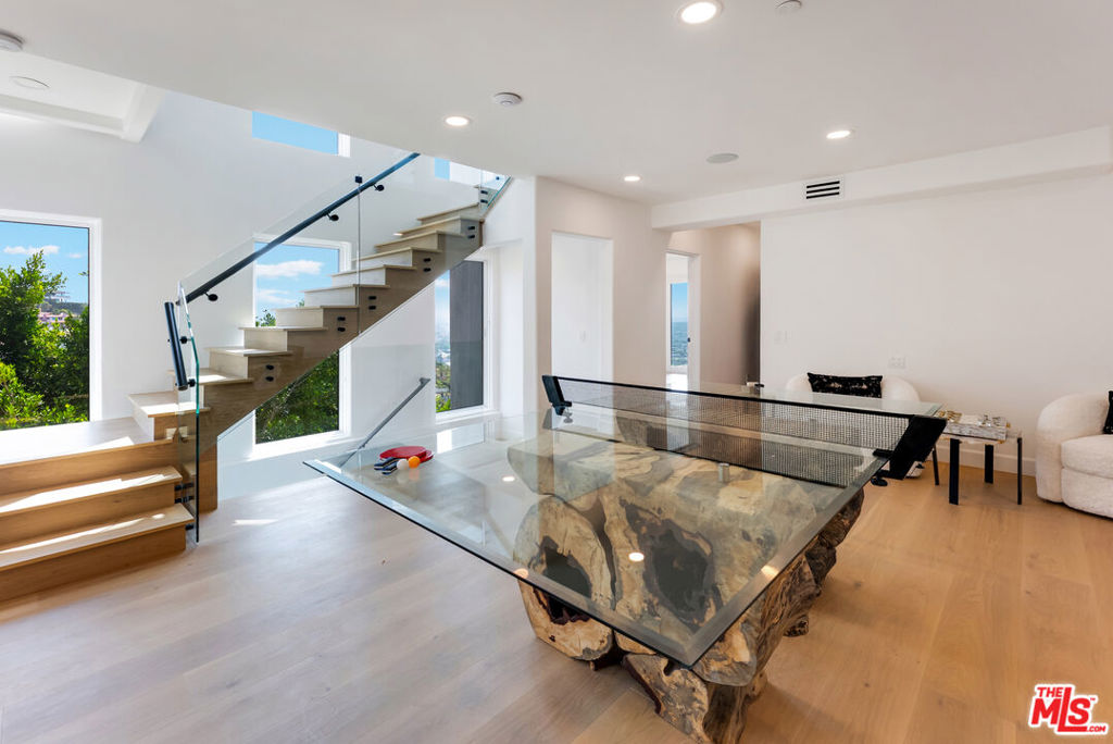 8654 Hollywood Boulevard Property Photo 31