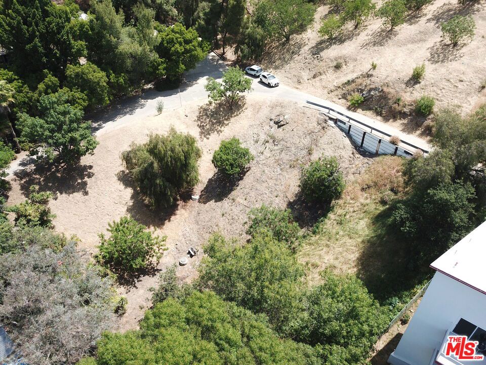 1526 N Cliff Drive Property Photo 5